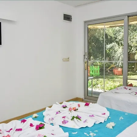 Clover Magic Altinkum Park מלון 3*