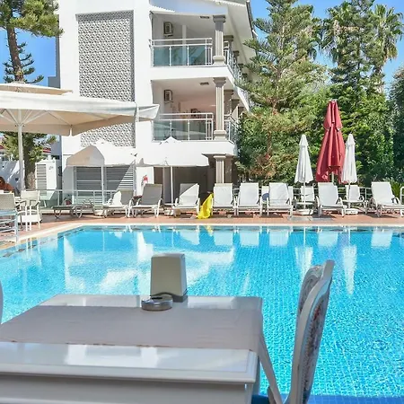 Hotell Clover Magic Altinkum Park