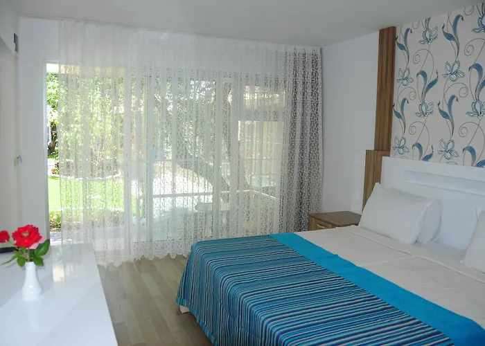 Clover Magic Altinkum Park Hotel 3*