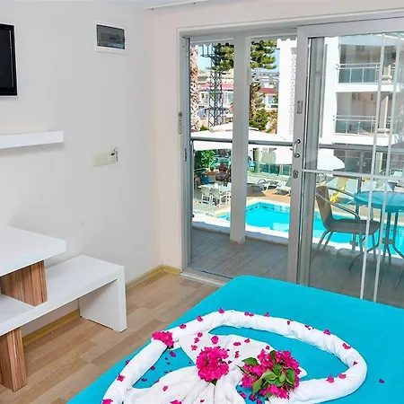 Clover Magic Altinkum Park מלון 3*
